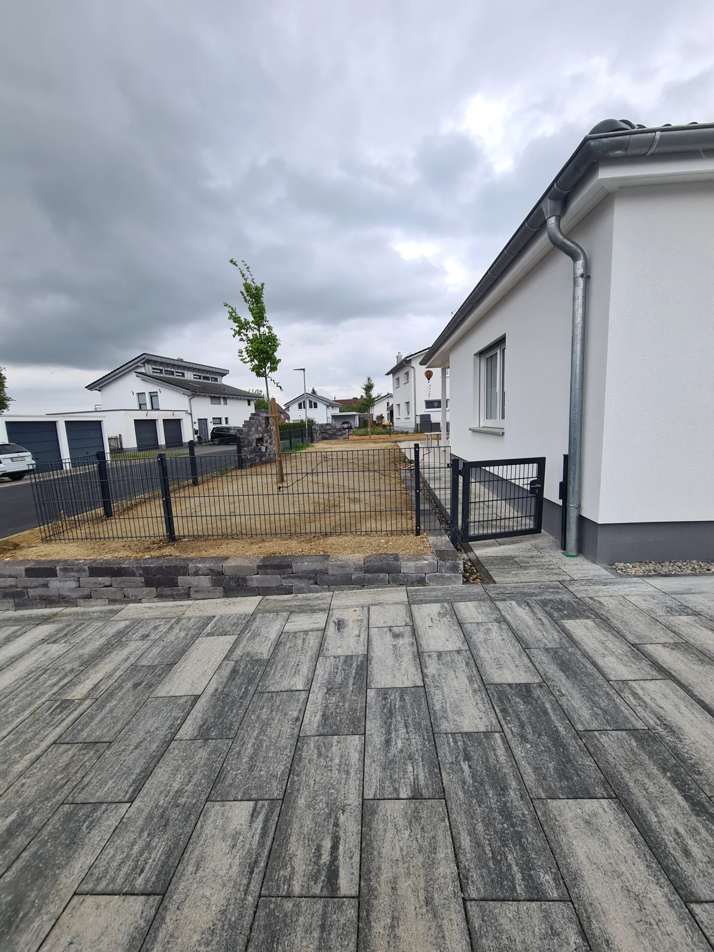 Zaunanlage zur sicheren Abgrenzung eines Gartens